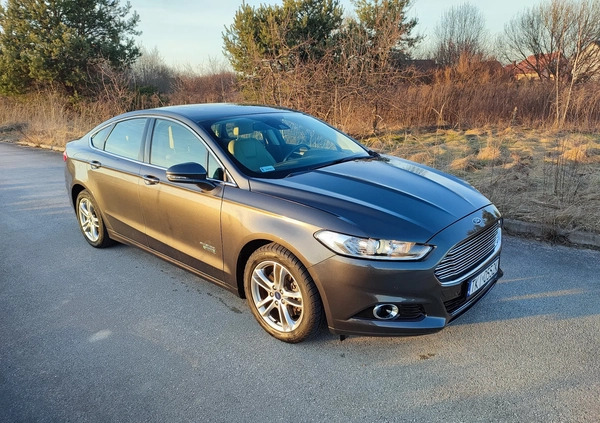 Ford Mondeo cena 61800 przebieg: 129140, rok produkcji 2016 z Chmielnik małe 704